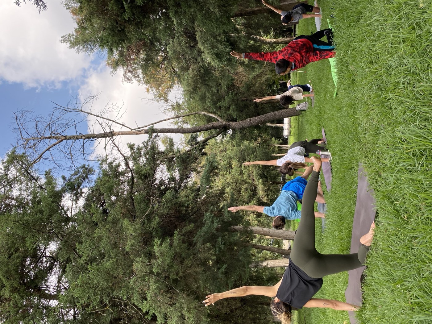 Clase de yoga al aire libre